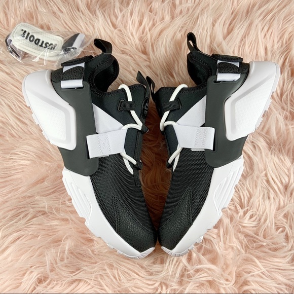 New Nike Women’s Air Huarache City Low - Picture 5 of 5